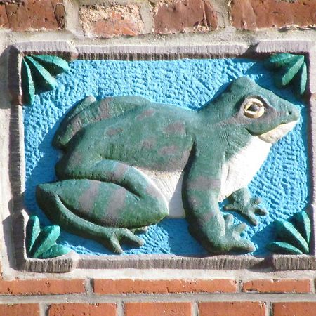 Apartments Im Froschhaus Mit Fruehstueckskuechen Friedrichstadt Camera foto