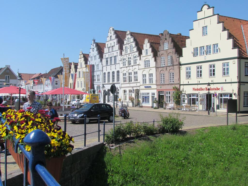 Apartments Im Froschhaus Mit Fruehstueckskuechen Friedrichstadt Esterno foto