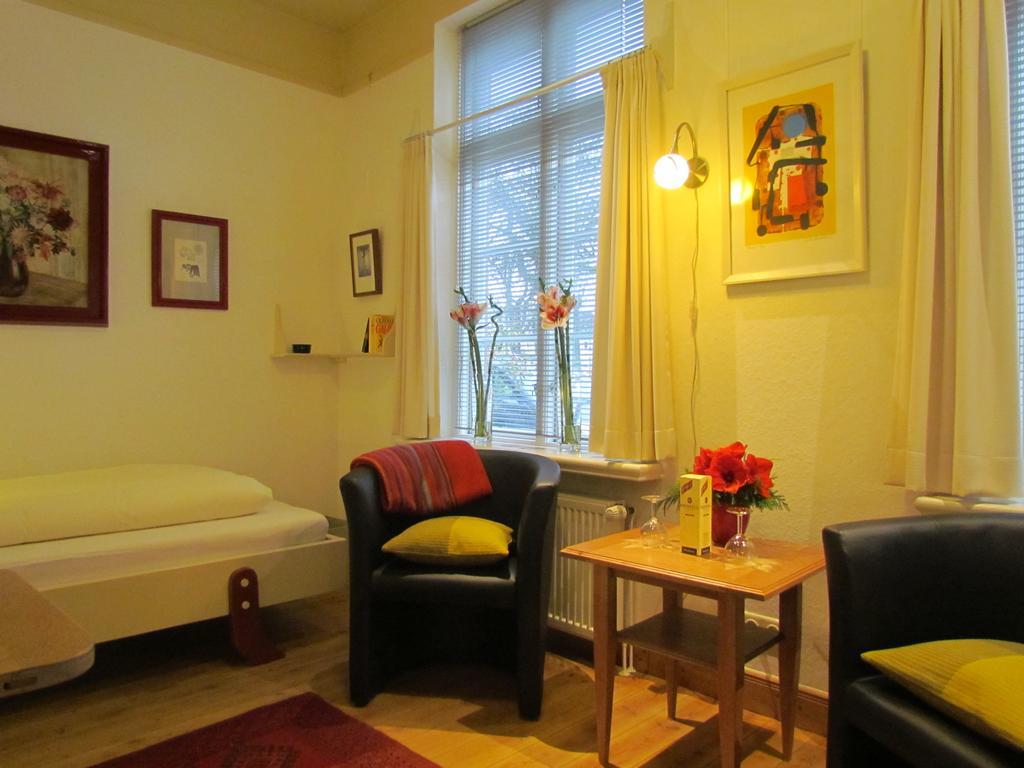 Apartments Im Froschhaus Mit Fruehstueckskuechen Friedrichstadt Camera foto