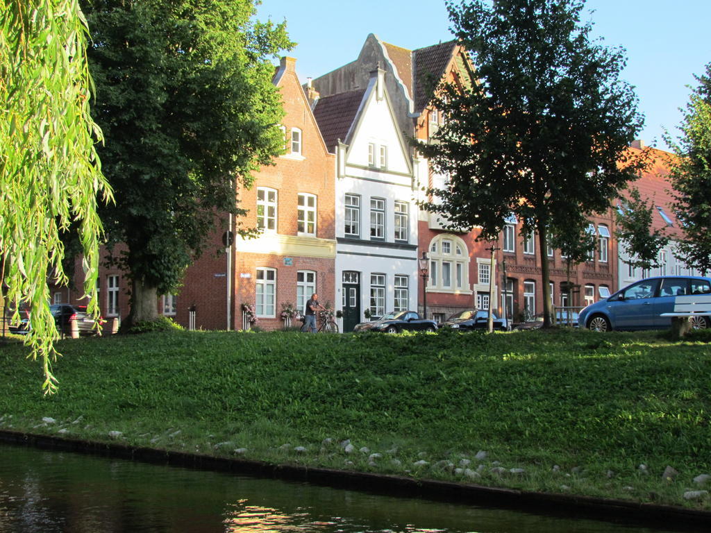 Apartments Im Froschhaus Mit Fruehstueckskuechen Friedrichstadt Esterno foto