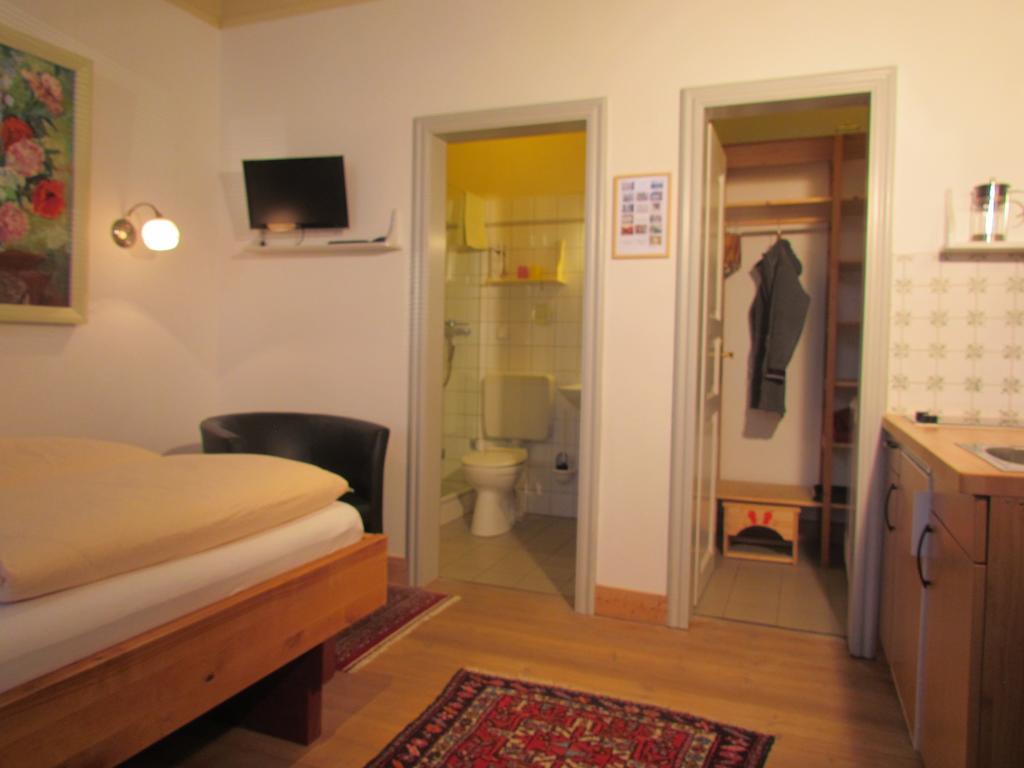 Apartments Im Froschhaus Mit Fruehstueckskuechen Friedrichstadt Esterno foto